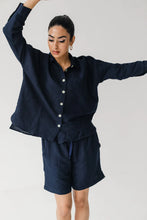 Load image into Gallery viewer, Janni & George Midi Linen Shorts - Navy