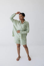 Load image into Gallery viewer, Janni & George Midi Linen Shorts - Mint Green