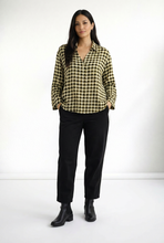 Load image into Gallery viewer, Jo Champ Printed Winter V-Neck Top - Houndstooth