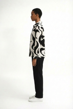 Load image into Gallery viewer, Jo Champ Printed Winter V-Neck Top - Black & White