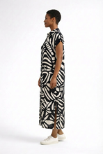 Load image into Gallery viewer, Jo Champ Collared Maxi Dress - Black & White