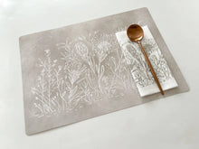 Load image into Gallery viewer, Tableart Reusable Placemats  Rectangular  4 pack -  Graphic Fynbos Oatmeal