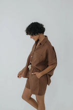 Load image into Gallery viewer, Janni & George Midi Linen Shorts - Mocha