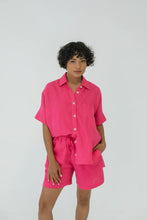 Load image into Gallery viewer, Janni & George Midi Linen Shorts - Fuschia Pink