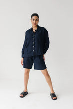 Load image into Gallery viewer, Janni &amp; George Midi Linen Shorts - Navy
