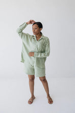 Load image into Gallery viewer, Janni &amp; George Midi Linen Shorts - Mint Green
