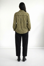 Load image into Gallery viewer, Jo Champ Printed Winter V-Neck Top - Houndstooth
