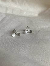 Load image into Gallery viewer, Liwo Sterling Silver Fiore Stud Earrings
