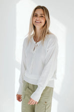 Load image into Gallery viewer, Trinity Blubelle Jersey - White
