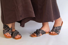 Load image into Gallery viewer, Coco &amp; Salt Sandals - Chocolate &amp; Cream Dot
