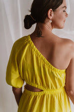 Load image into Gallery viewer, Brit Bom Comes in Waves Dress - Yellow
