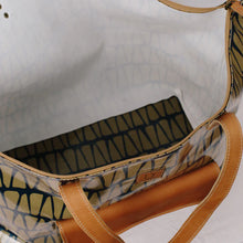 Load image into Gallery viewer, IY Beach Bag - African Footprint White
