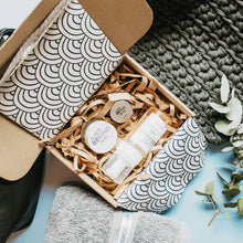 Load image into Gallery viewer, Tish &amp; Shoo Tissue Paper- Waves
