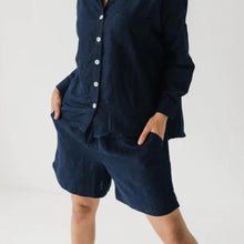 Load image into Gallery viewer, Janni &amp; George Midi Linen Shorts - Navy
