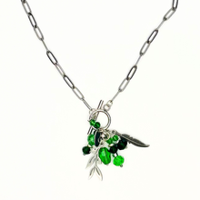 Load image into Gallery viewer, The Nikabox Paperclip Necklace - Green Feather
