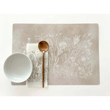 Load image into Gallery viewer, Tableart Reusable Placemats rectangular 4 pack - Graphic Fynbos Oatmeal
