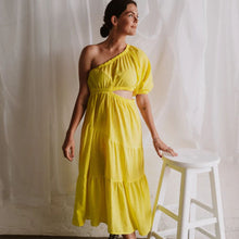 Load image into Gallery viewer, Brit Bom Comes in Waves Dress - Yellow
