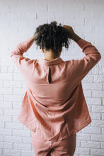Load image into Gallery viewer, Janni &amp; George Guava Linen Shorts
