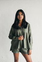 Load image into Gallery viewer, Janni &amp; George Linen Shirt - Olive
